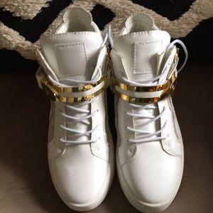 Men’s White High Top Tennis Shoes Size 7